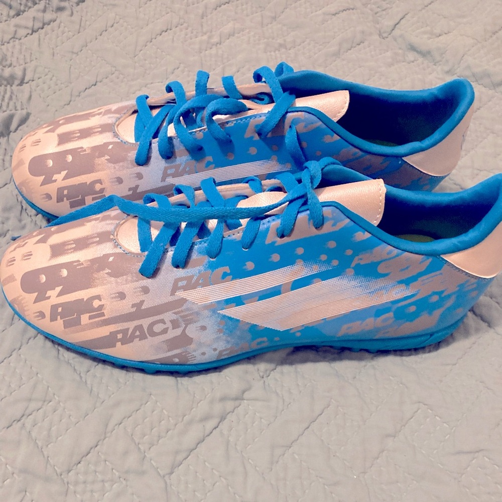 New! ⚽️ Soccer Training Shoes 🥅